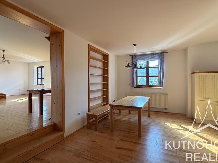 Pronájem rodinného domu 280 m², pozemek 1 073 m² - foto 4