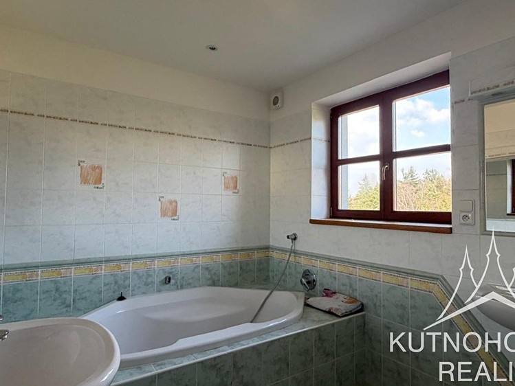 Pronájem rodinného domu 280 m², pozemek 1 073 m² - foto 7