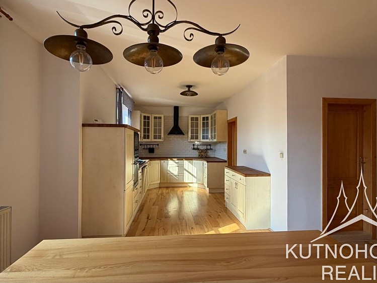 Pronájem rodinného domu 280 m², pozemek 1 073 m² - foto 6