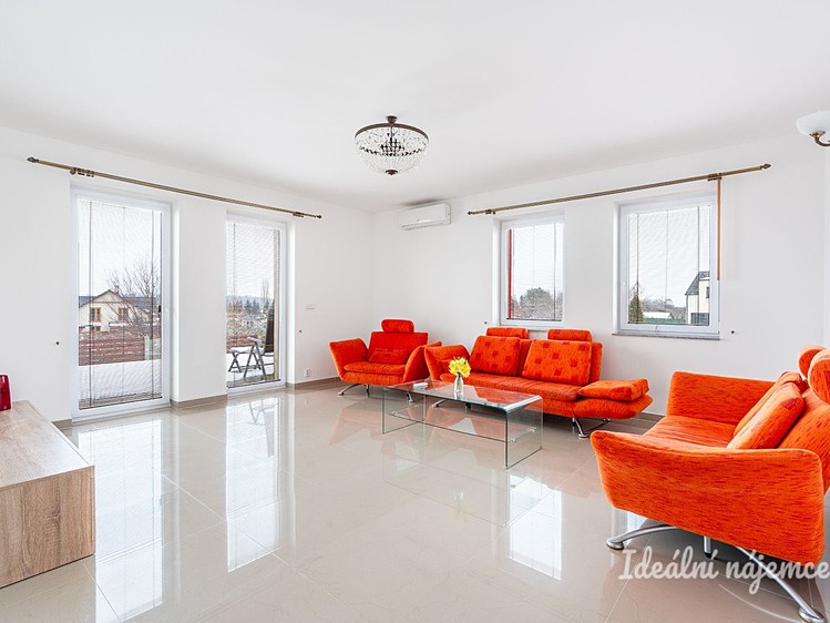 Pronájem rodinného domu 204 m², pozemek 600 m² - foto 5