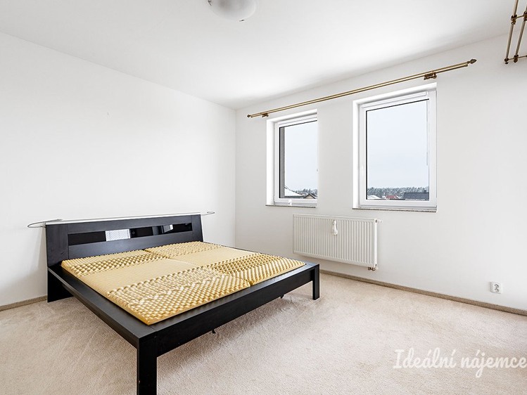 Pronájem rodinného domu 204 m², pozemek 600 m² - foto 6