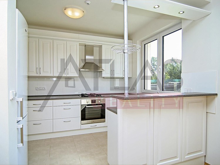 Pronájem rodinného domu 280 m², pozemek 149 m² - foto 3