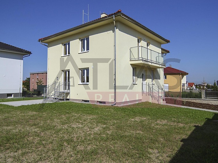 Pronájem rodinného domu 280 m², pozemek 149 m² - foto 1