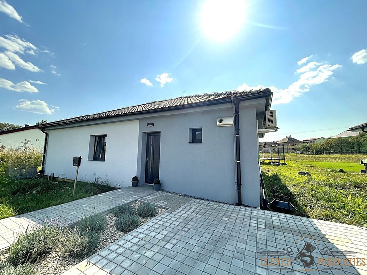 Pronájem rodinného domu 105 m², pozemek 547 m² - foto 1