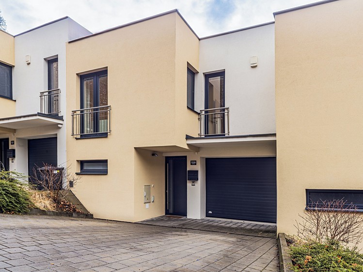 Pronájem rodinného domu 234 m², pozemek 237 m² - foto 2