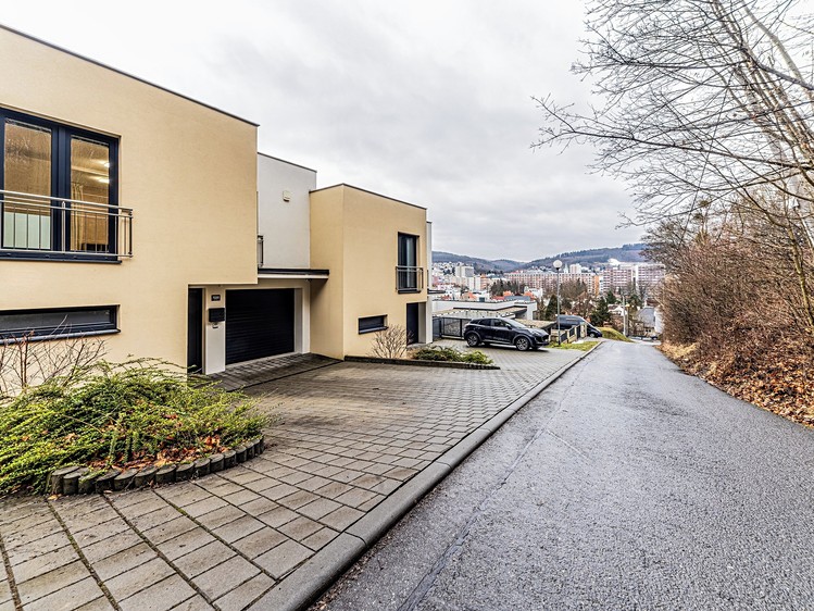 Pronájem rodinného domu 234 m², pozemek 237 m² - foto 3