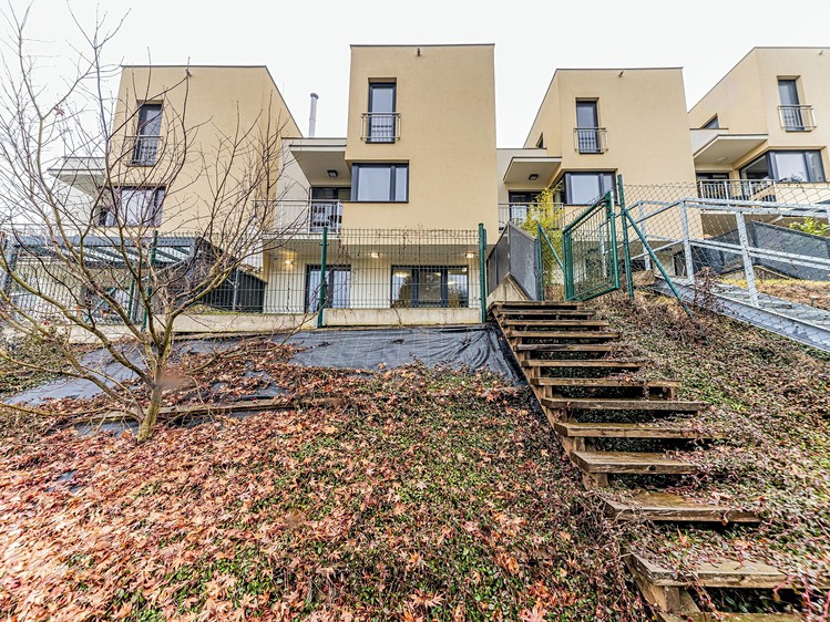 Pronájem rodinného domu 234 m², pozemek 237 m² - foto 5