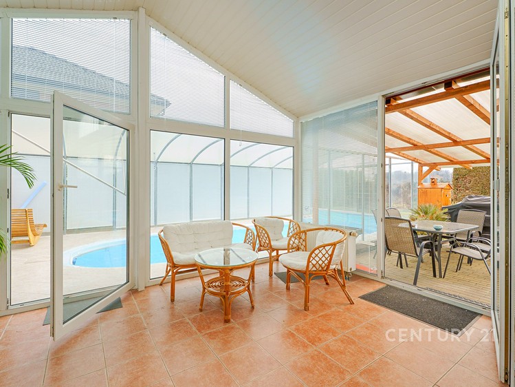 Pronájem rodinného domu 290 m², pozemek 896 m² - foto 4