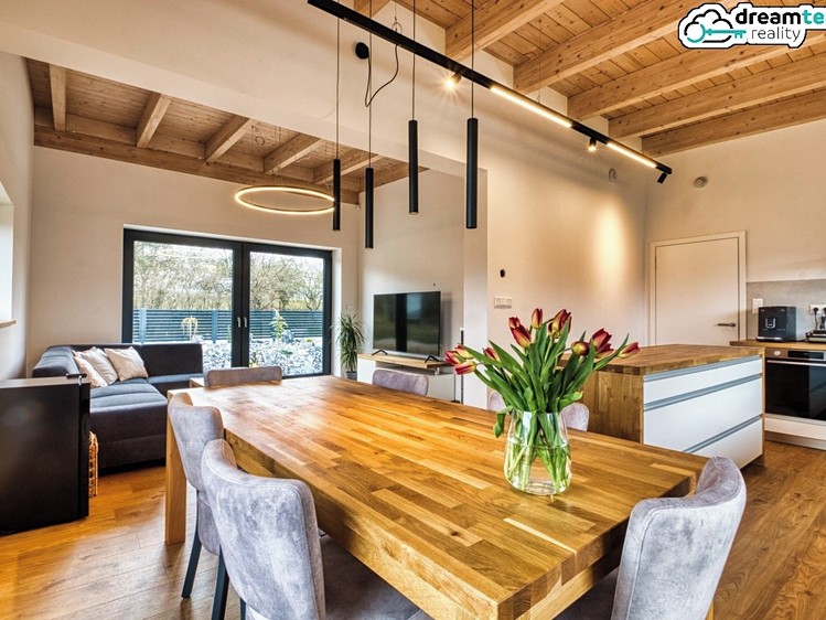Pronájem rodinného domu 90 m², pozemek 757 m² - foto 1