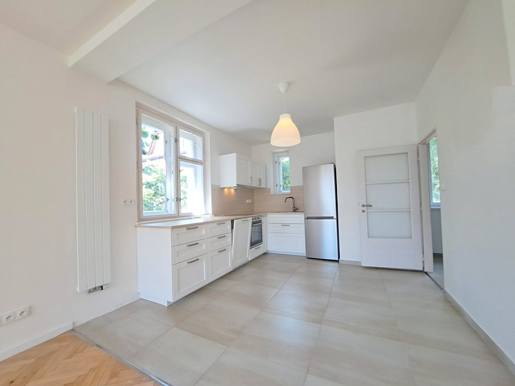 Pronájem rodinného domu 250 m², pozemek 730 m² - foto 3