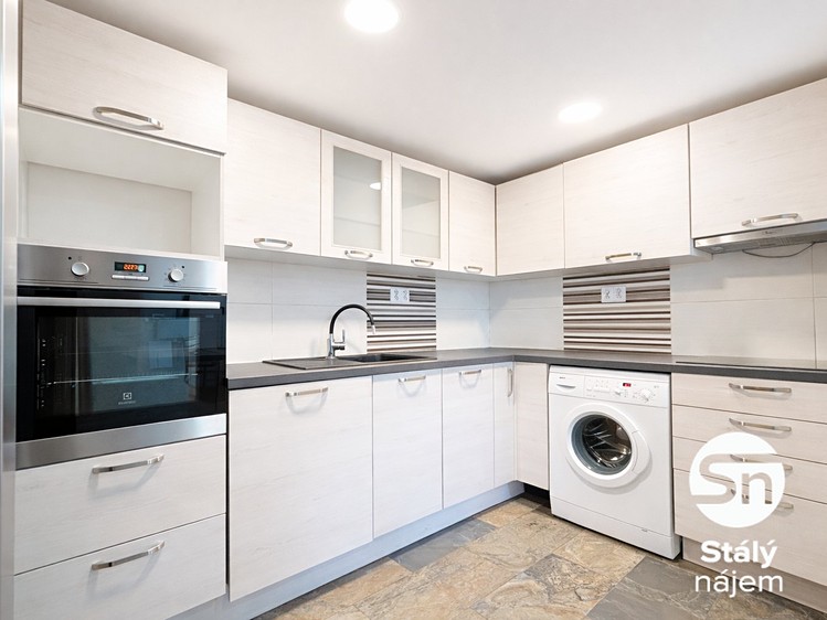 Pronájem rodinného domu 185 m², pozemek 640 m² - foto 3