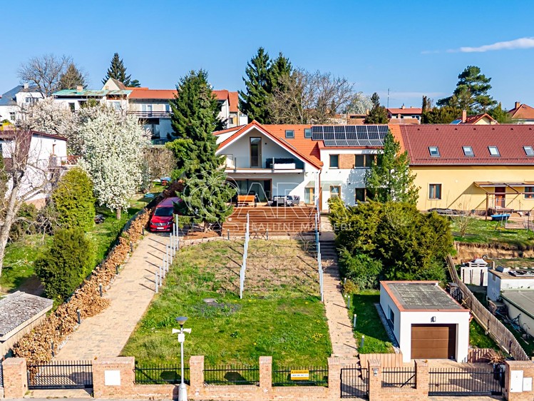 Pronájem vily 393 m², pozemek 775 m² - foto 1