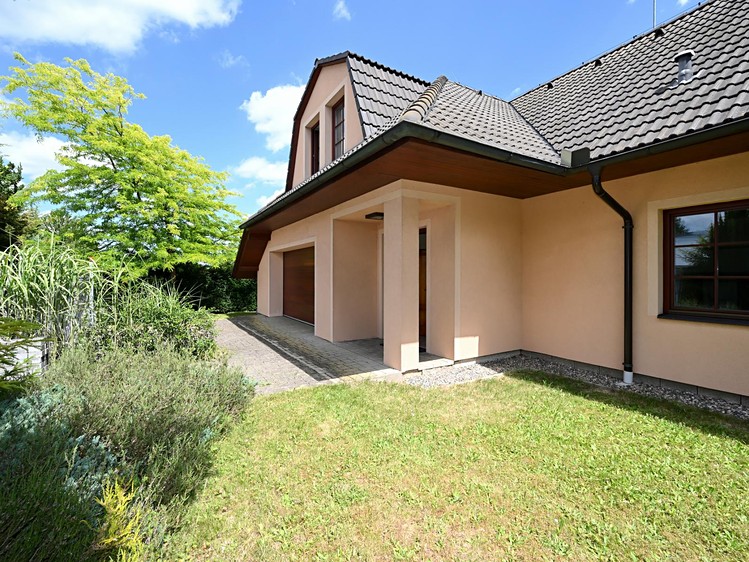 Pronájem rodinného domu 320 m², pozemek 1 269 m² - foto 8