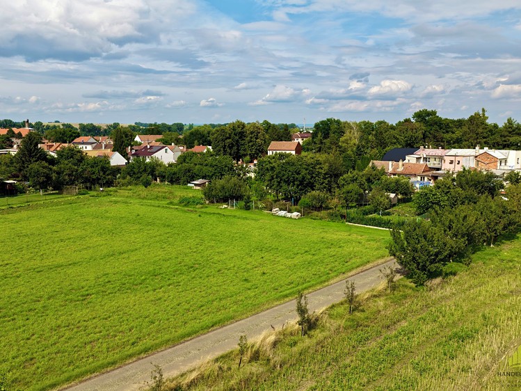 Prodej stavebního pozemku 1 212 m² - foto 3