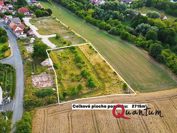 Prodej stavebního pozemku 2 715 m² - foto 1