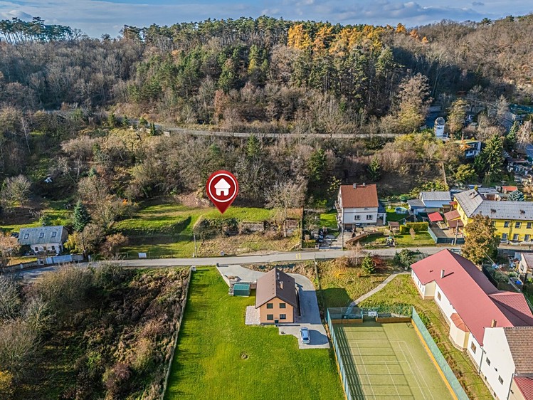 Prodej stavebního pozemku 691 m² - foto 4