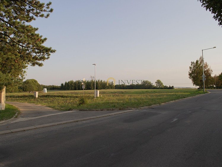 Prodej stavebního pozemku 913 m² - foto 3