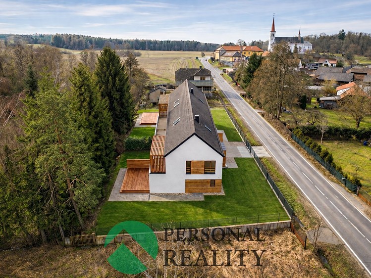 Prodej stavebního pozemku 685 m² - foto 2