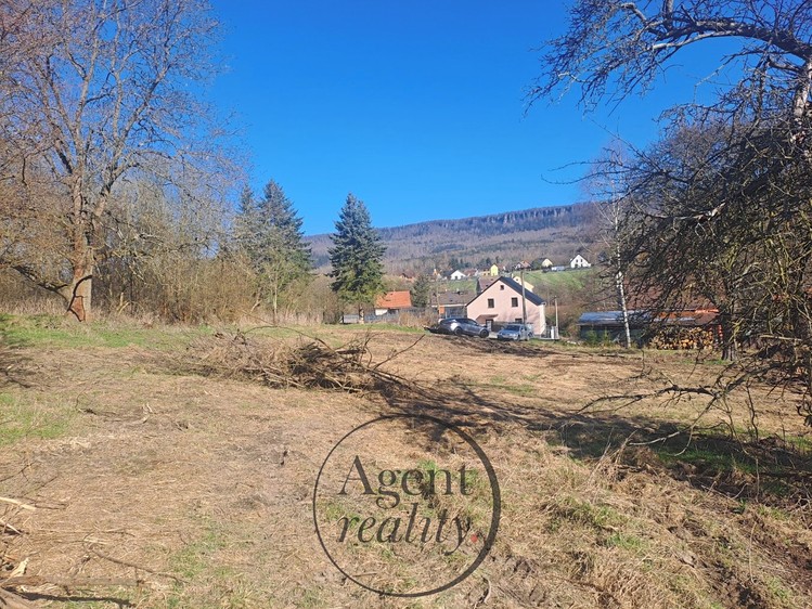 Prodej  stavebního pozemku 810 m² - foto 3