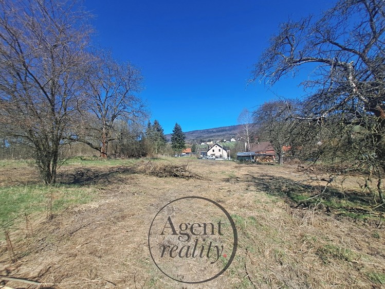 Prodej  stavebního pozemku 810 m² - foto 8