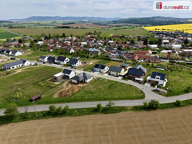 Prodej stavebního pozemku 1 065 m² - foto 1