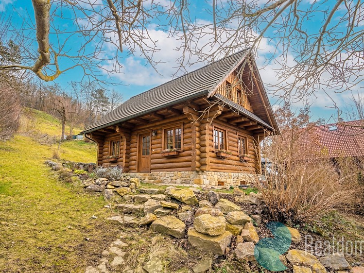 Prodej stavebního pozemku 1 077 m² - foto 3