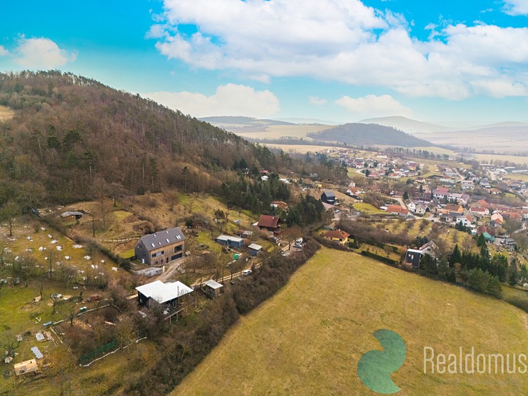 Prodej stavebního pozemku 1 077 m² - foto 6