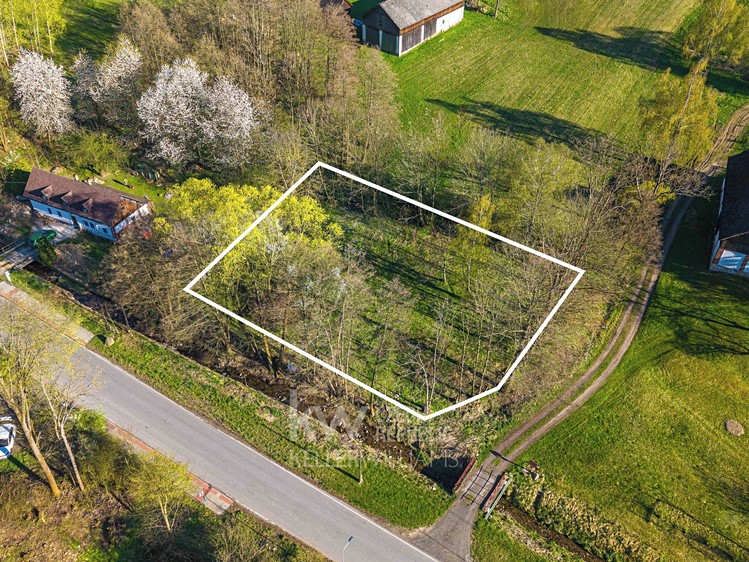 Prodej stavebního pozemku 1 005 m² - foto 1