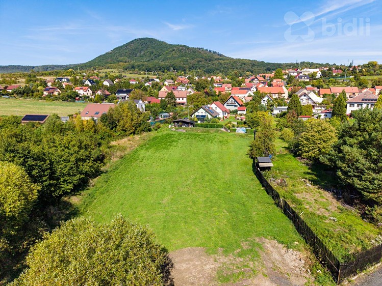 Prodej stavebního pozemku 2 356 m² - foto 1