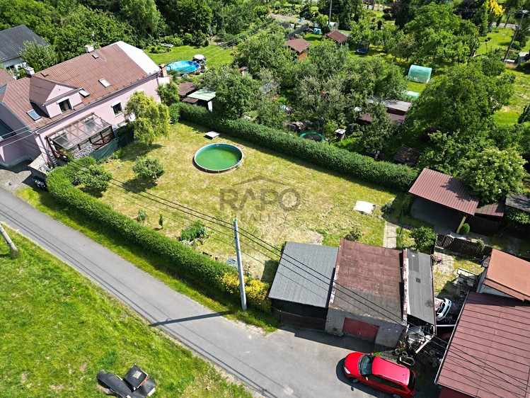Prodej stavebního pozemku 694 m² - foto 1