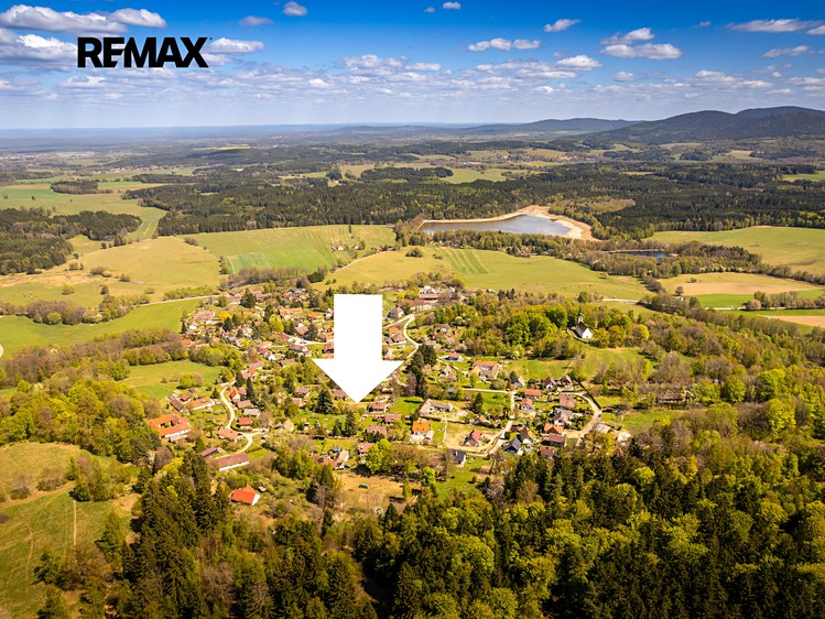 Prodej stavebního pozemku 810 m² - foto 1