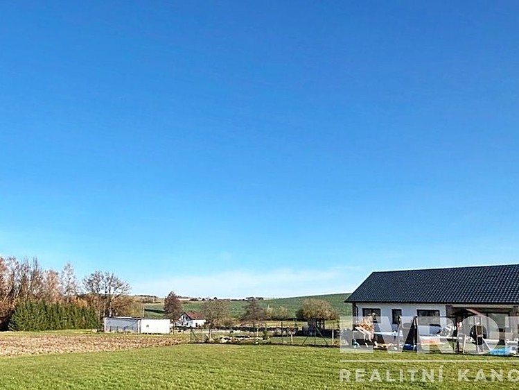 Prodej stavebního pozemku 1 071 m² - foto 1