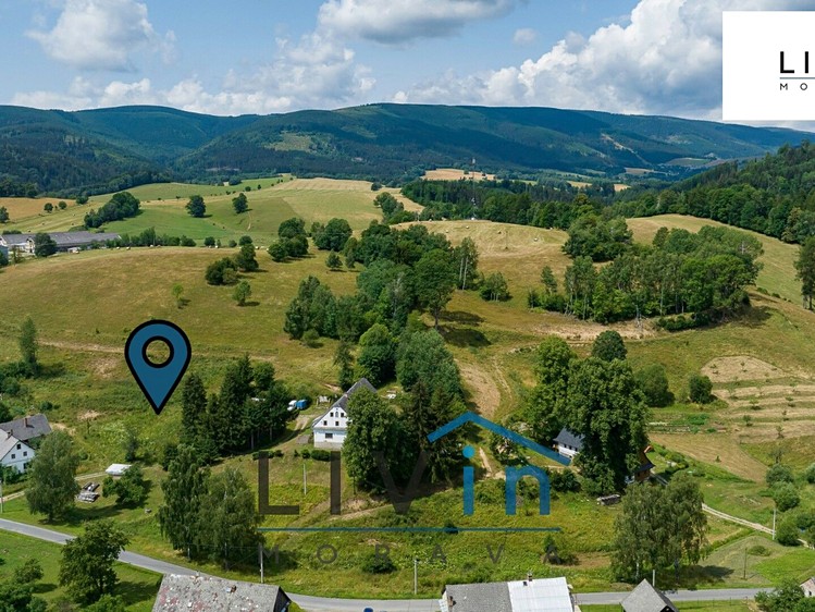 Prodej stavebního pozemku 897 m² - foto 1