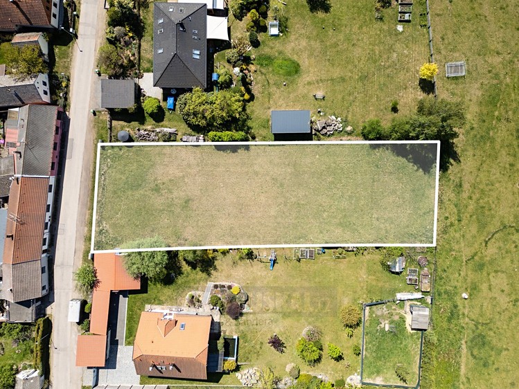 Prodej stavebního pozemku 1 750 m² - foto 2