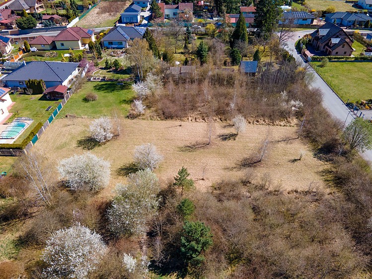 Prodej stavebního pozemku 942 m² - foto 6