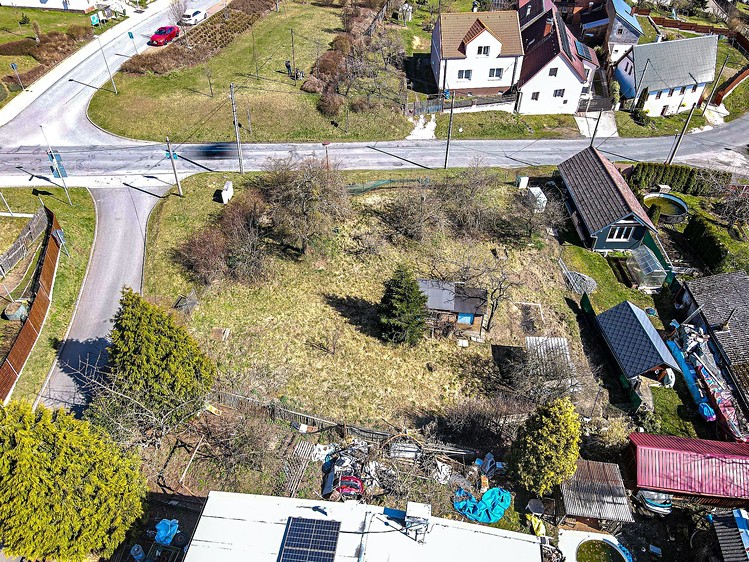 Prodej stavebního pozemku 664 m² - foto 1