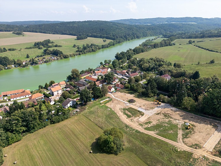 Prodej stavebního pozemku 1 179 m² - foto 1
