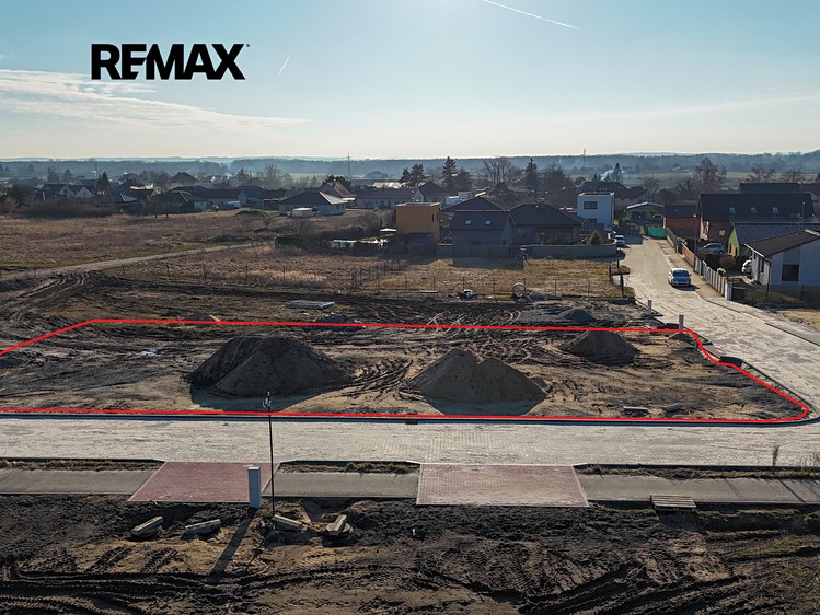 Prodej stavebního pozemku 821 m² - foto 1