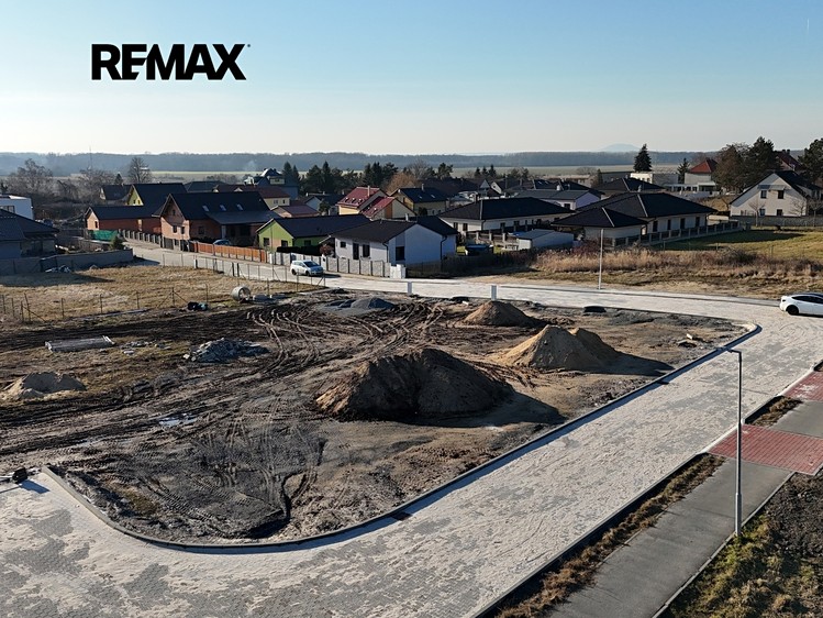 Prodej stavebního pozemku 821 m² - foto 6