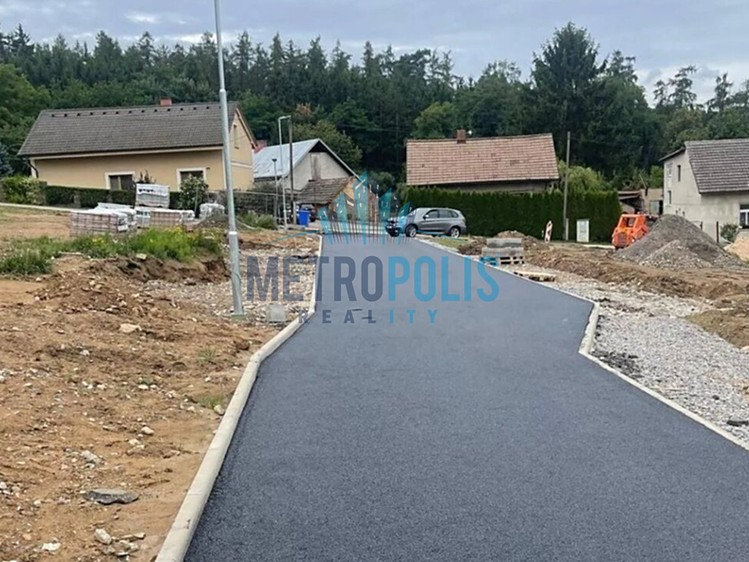 Prodej stavebního pozemku 1 044 m² - foto 1