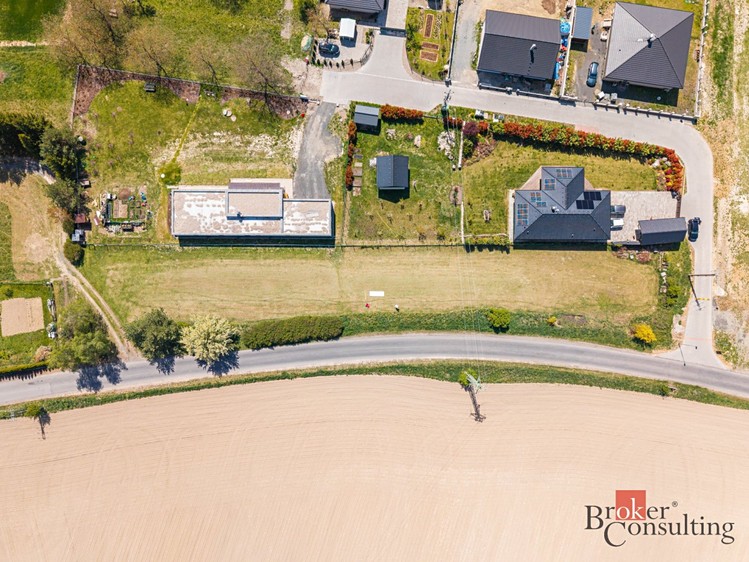 Prodej stavebního pozemku 2 357 m² - foto 4