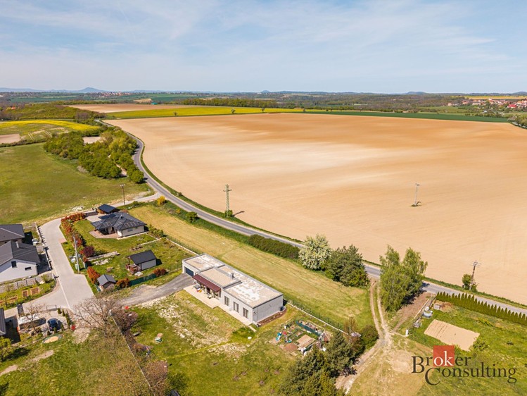 Prodej stavebního pozemku 2 357 m² - foto 8