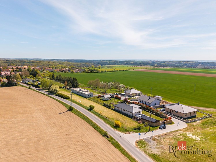 Prodej stavebního pozemku 2 357 m² - foto 6