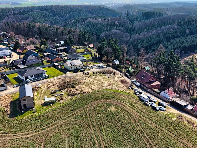 Prodej stavebního pozemku 594 m² - foto 1