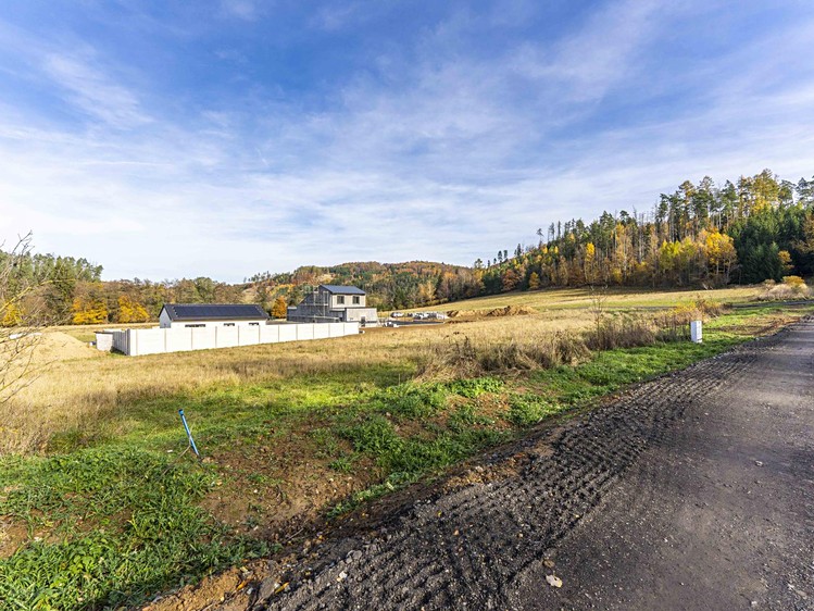Prodej stavebního pozemku 883 m² - foto 1