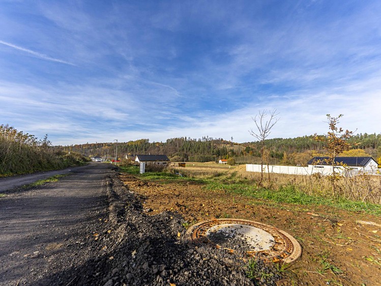 Prodej stavebního pozemku 883 m² - foto 3