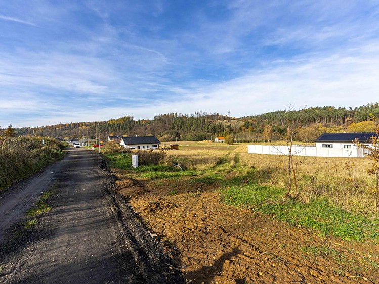 Prodej stavebního pozemku 883 m² - foto 2