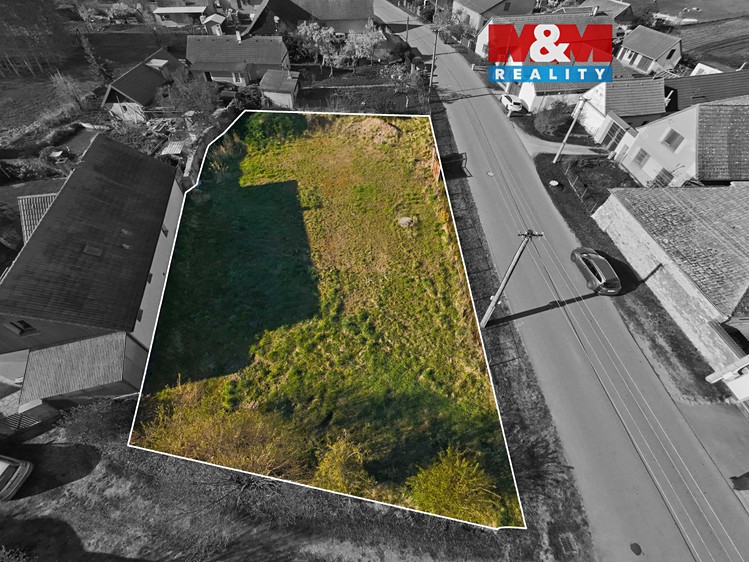 Prodej stavebního pozemku 905 m² - foto 1