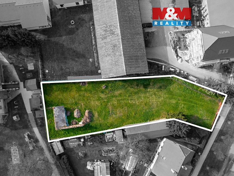 Prodej stavebního pozemku 1 040 m² - foto 1