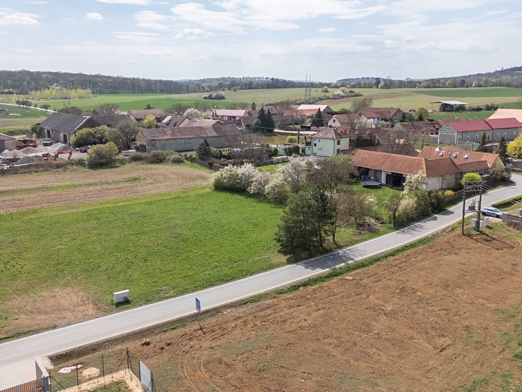 Prodej stavebního pozemku 1 254 m² - foto 1